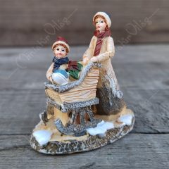Téli falu Figura - Szánkóval