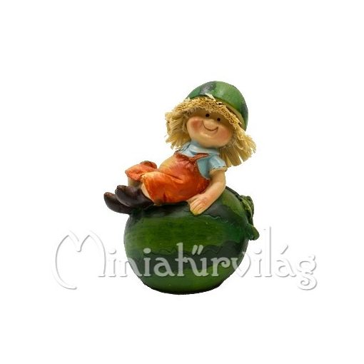 Kisfiú Dinnyén figura