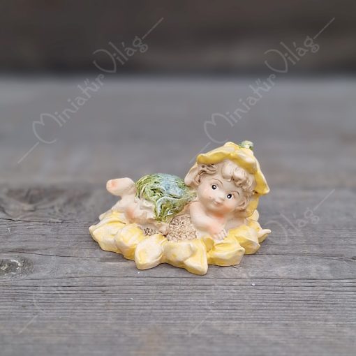 Kislány figura