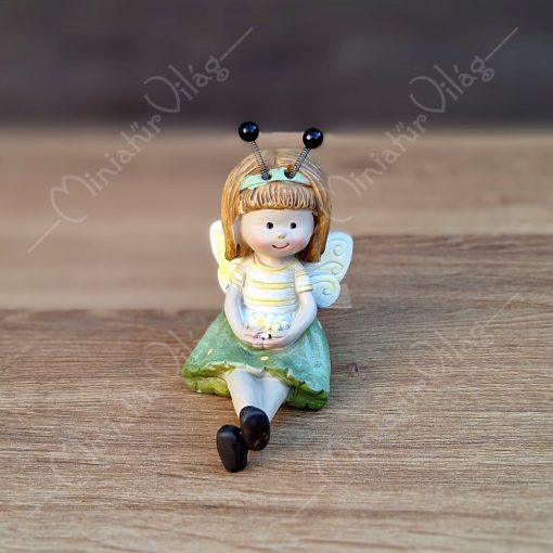 Méhecske kislány figura