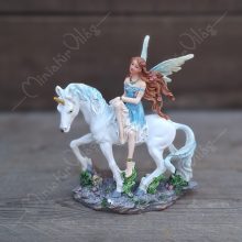 Tündér Unikornissal Figura