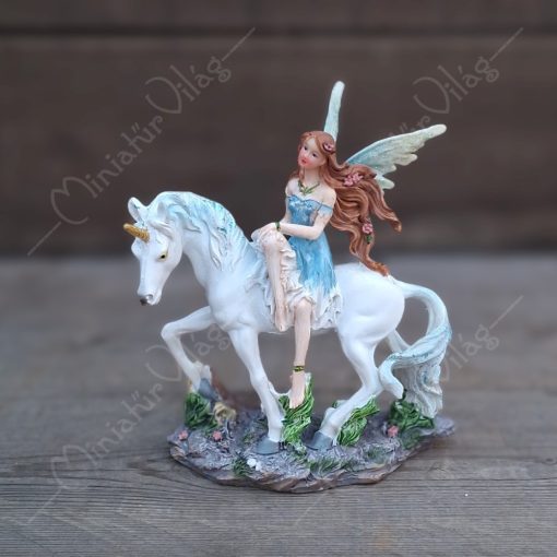 Tündér Unikornissal Figura